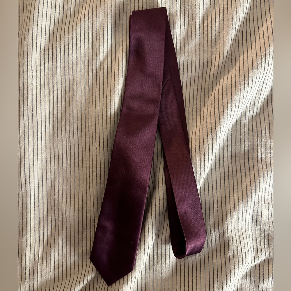 Purple skinny neck tie